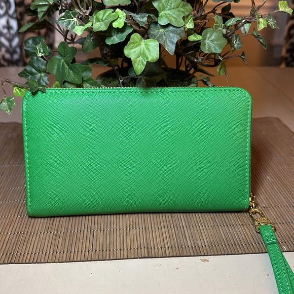 Steve Madden Grass Green Zip Around Wristlet Case Organizer - EUC - Gold Accents - Picture 3 of 12
